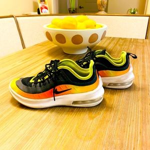 Boy’s Nike Air Max Axis Sneaker